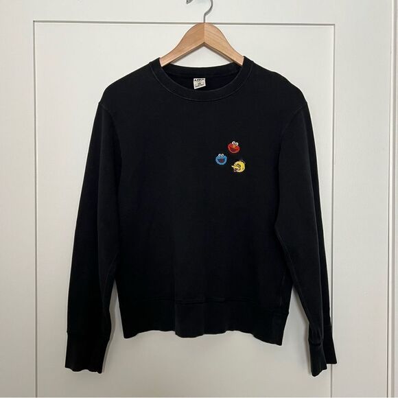 Kaws x Uniqlo Sesame Street Sweatshirt Unisex Size XS Black Embroidered Crewneck - Picture 1 of 13